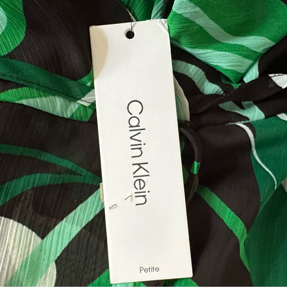 Calvin Klein Petite Surplice-Neck
Sleeveless a-Line Dress Fern size 4P Petite - Picture 8 of 10